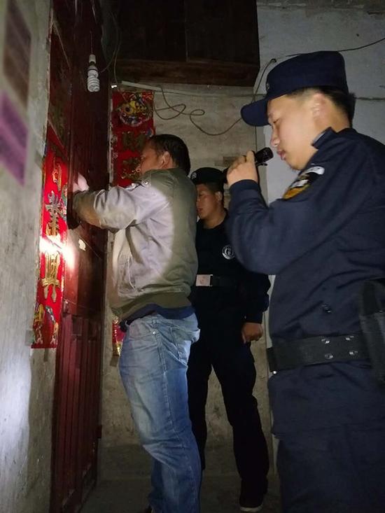 惠水县粗心妈妈误将幼女锁家中 