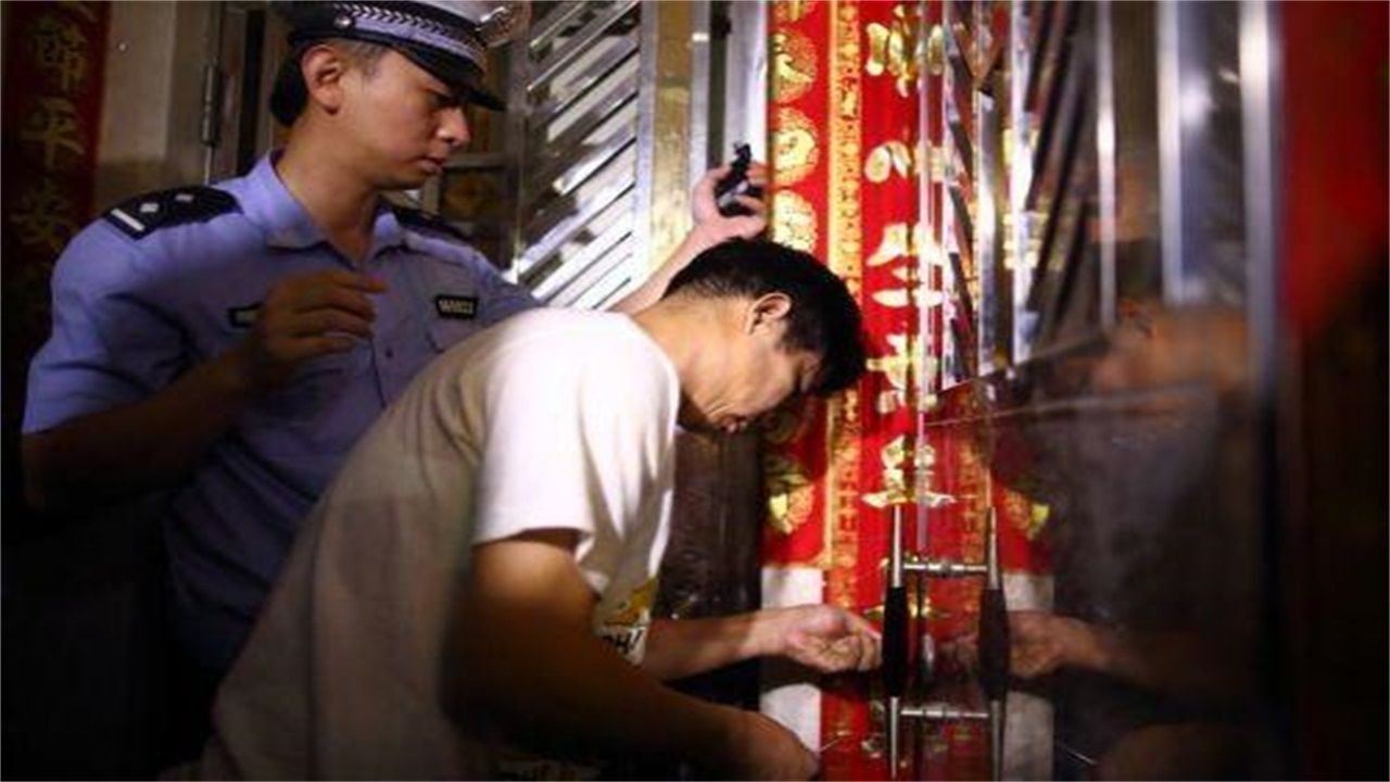 惠水县请开锁师傅开了锁后，师傅